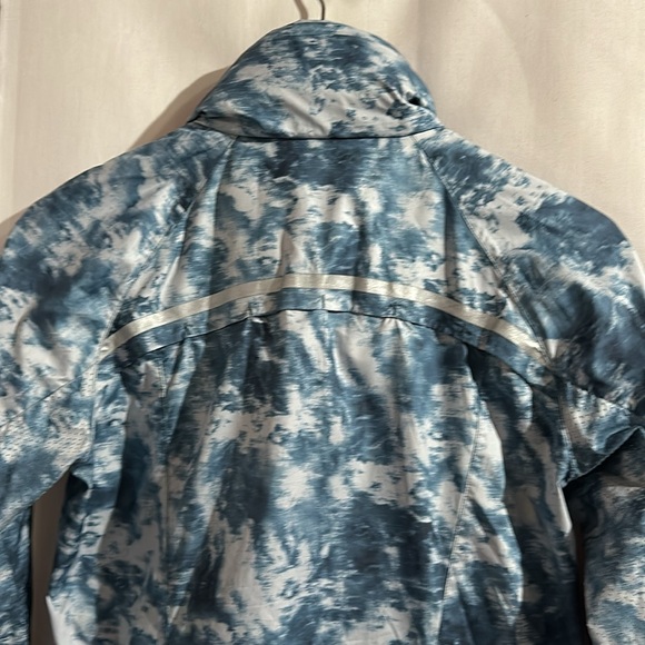 Lululemon Running Jacket - Teal Blue and Grey Pattern - Size 6 - Picture 3 of 8